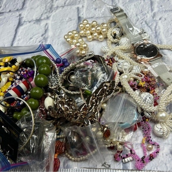 5 pounds of craft jewelry bundle vintage to current for repurpose - Picture 3 of 14